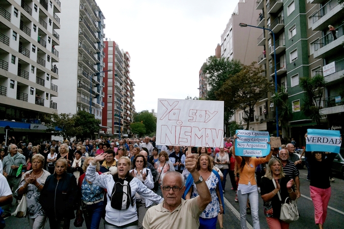 Argentinoje tūkstančiai protestuotojų reikalavo teismų nepriklausomybės