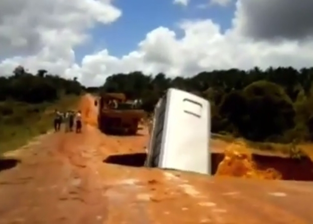 Brazilijoje upė pasiglemžė autobusą