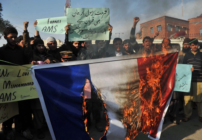 Afganistane per demonstraciją prieš „Charlie Hebdo“ padegta Prancūzijos vėliava