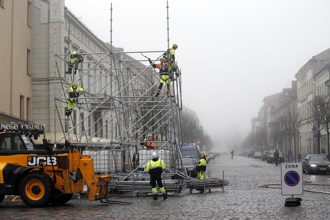 Pradėjo kilti „Šimtmečių vartai“