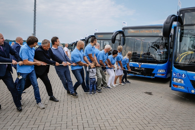 Į Klaipėdos gatves išriedės 18 naujų ekologiškų autobusų