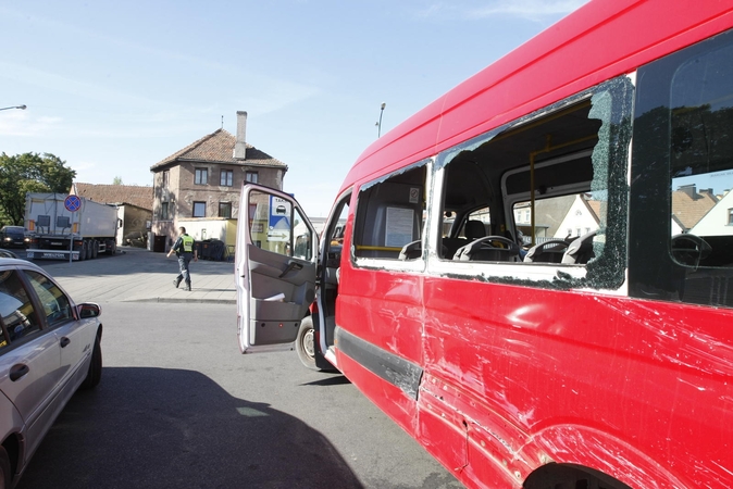 Vilkiko vairuotojas Klaipėdoje taranavo mikroautobusą