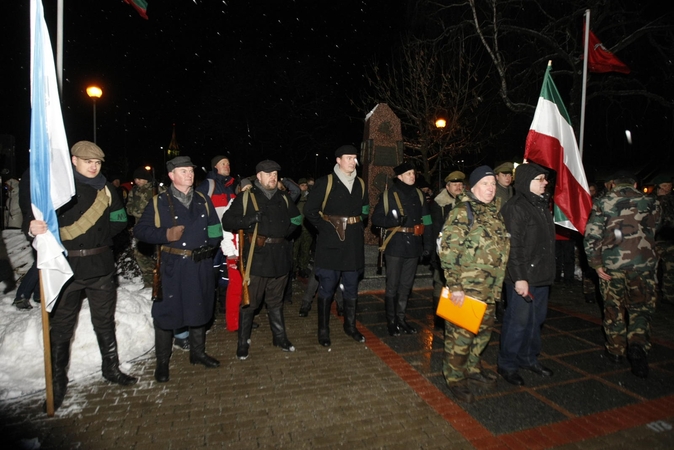 Sukilėlių keliais žengė tūkstantinė minia