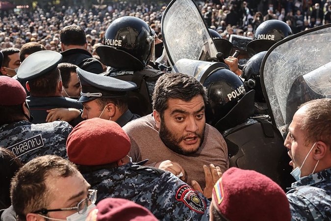 Armėnijoje po protestų sulaikyta dešimt opozicijos lyderių