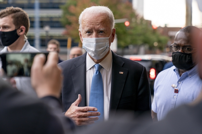 J. Bidenui kiekvieną savaitę atliekamas testas dėl koronaviruso