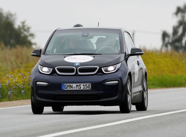 BMW šiais metais tikisi padvigubinti tik elektra varomų automobilių pardavimus