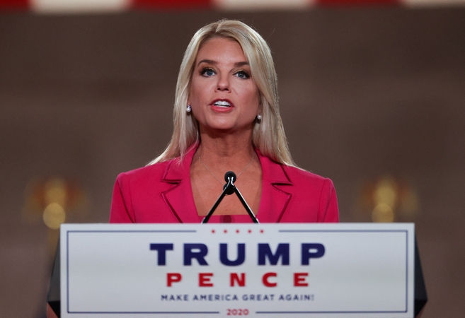 JAV generaline prokurore patvirtinta Trumpo bendražygė Pam Bondi