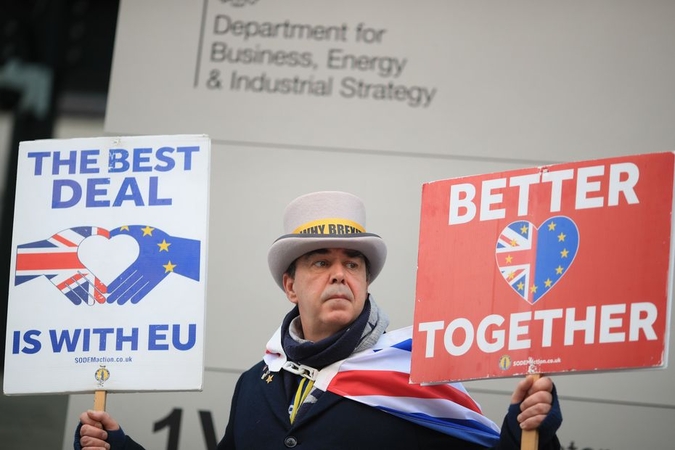 ES ir JK atnaujina lemiamas „Brexito“ derybas Londone