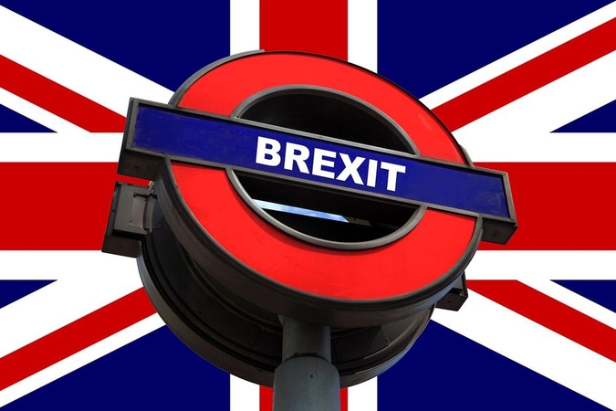 ES ir JK siekia paskutinės minutės persilaužimo „Brexito“ derybose