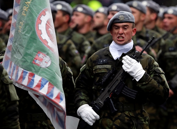 Čekija pasiekė NATO tikslą skirti gynybai du procentus nuo BVP