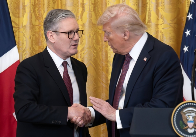 Starmeris ir Trumpas aptarė JK ir JAV prekybos susitarimą
