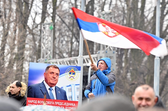 Bosnija išdavė tarptautinį serbų lyderio Milorado Dodiko arešto orderį