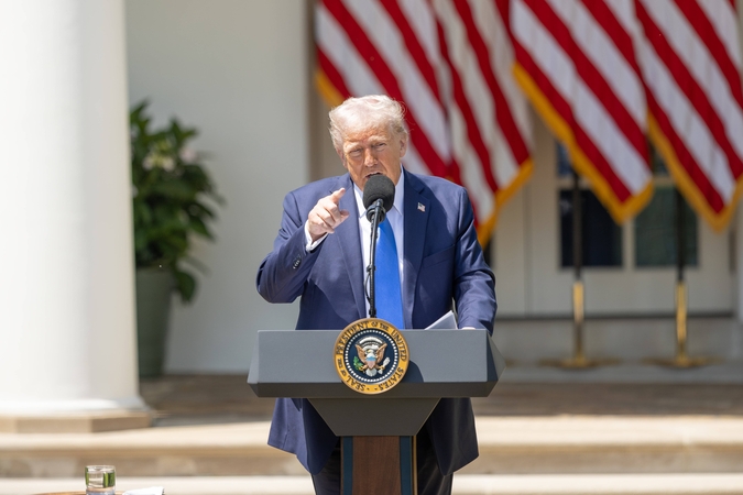 Trumpas siekia pervadinti pasaulinių karų pabaigos metines „Pergalės dienomis“