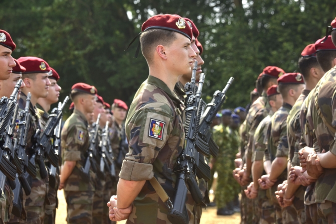 Analizė: ginant Europą be JAV, žemynui artimiausiu metu gali prireikti dar 300 tūkst. karių