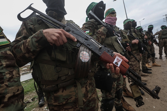 „Hamas“ pagrasino žudyti įkaitus, jei Gazoje vėl prasidėtų mūšiai