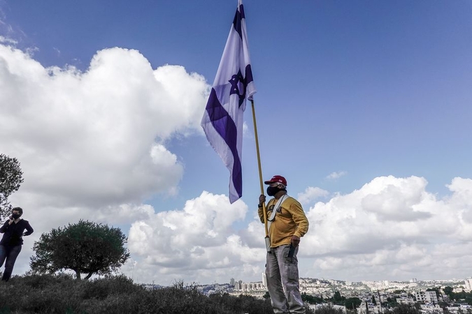 Netanyahu nurodė tęsti naujų žydų naujakurių namų statybas Vakarų Krante