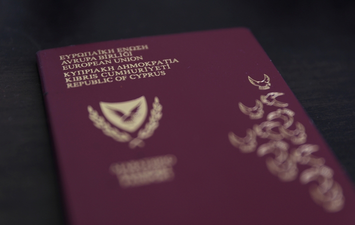 EK žada imtis teisinių procedūrų dėl Kipro ir Maltos vykdomos prekybos pasais