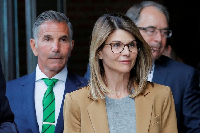 Už sukčiavimą nuteista JAV aktorė Lori Loughlin paleista iš kalėjimo