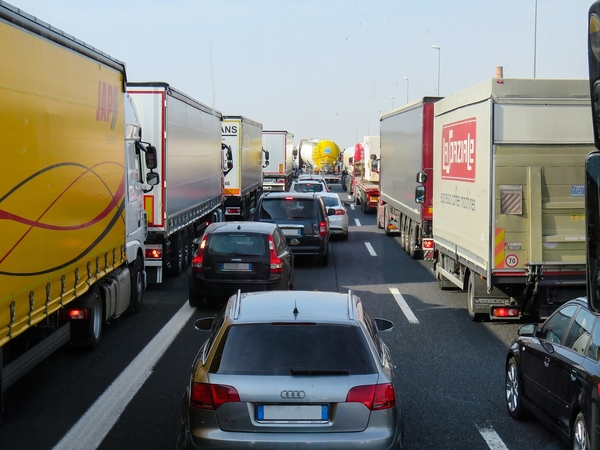 ES automobilių eksportas pernai daugiau nei dukart pranoko importą