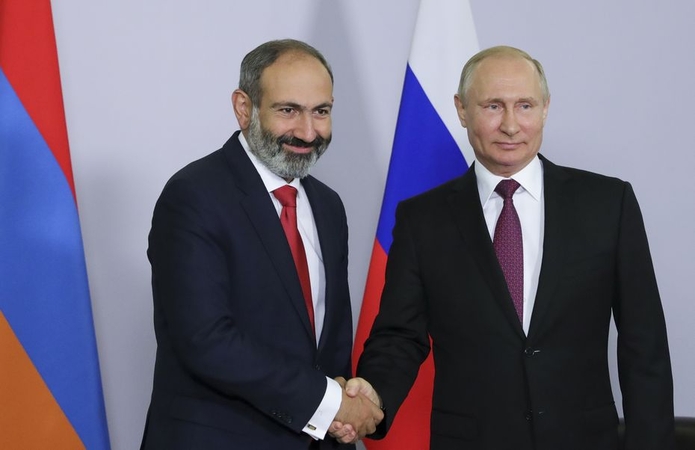 V. Putinas išsakė paramą Karabacho taiką pasirašiusiam Armėnijos premjerui