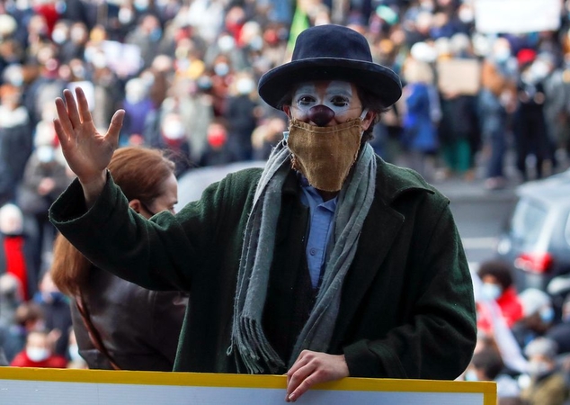 Prancūzija švelnina griežtus koronaviruso ribojimus