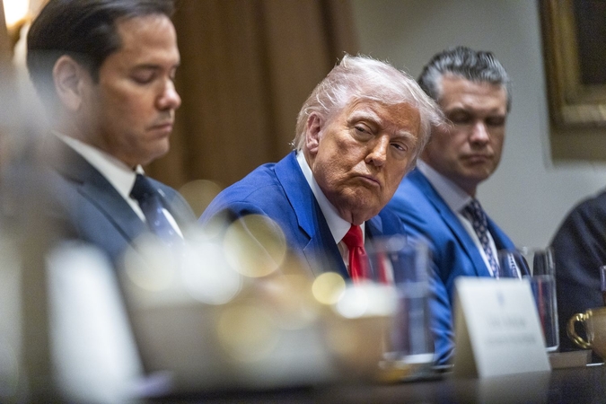 Trumpas galvoja kone perpus sumažinti Valstybės departamento biudžetą