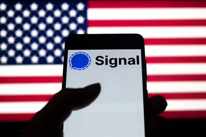 JAV tęsiasi susirašinėjimo „Signal“ skandalas, demokratai pasiteisinimais netiki