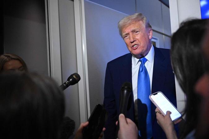 Trumpas teigia, kad JAV toliau kalbasi su Rusija apie paliaubas