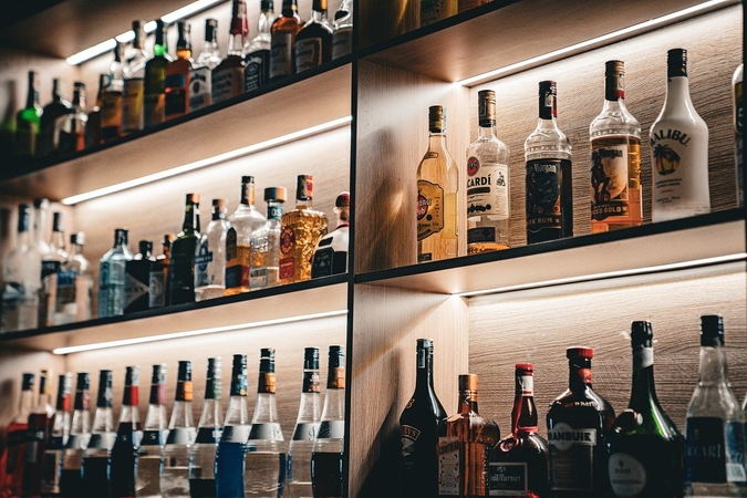 Latvija alkoholio gamybą šiemet sumažino daugiau nei dešimtadaliu