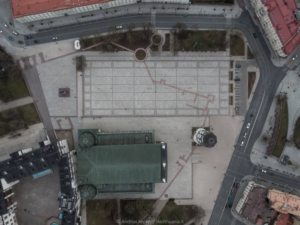 Atidaromoje A. Repšio parodoje – 18:08 val. dronu užfiksuota karantininė Lietuva
