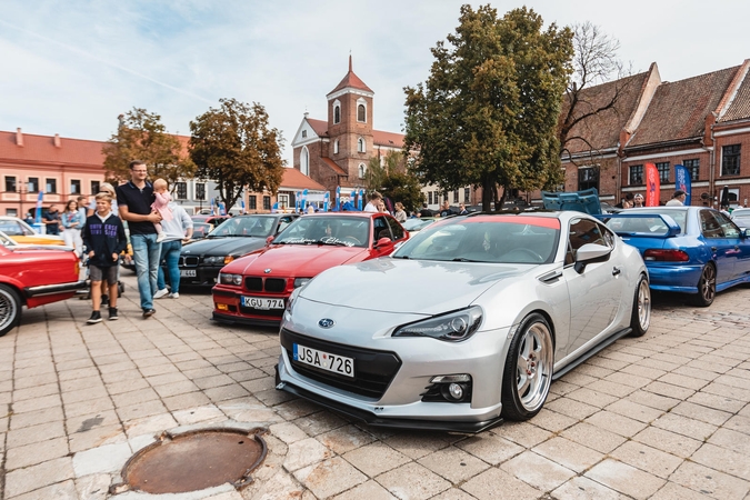 Senamiesčio vasaros uždaryme – automobilių gausmas ir įvairovė