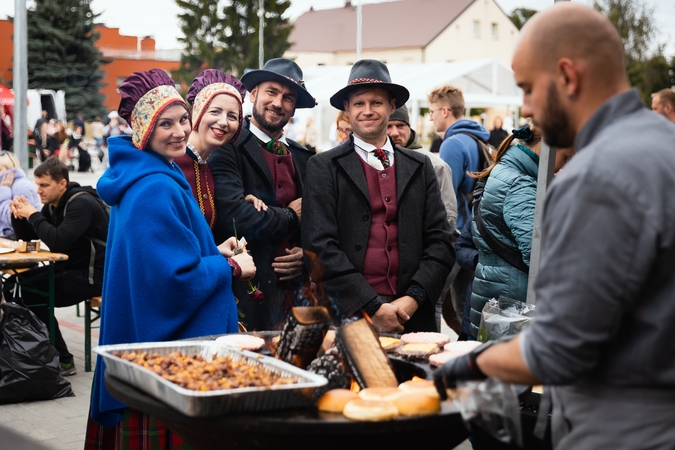 Maisto ir kultūros festivalis Garliavoje: valgiau, gėriau, per barzdą varvėjo