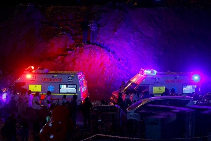 Septyniolika dienų trukęs košmaras Indijoje baigėsi: iš įgriuvusio tunelio išgelbėti visi žmonės