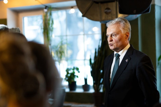 G. Nausėda nemano, kad su E. Bajarūnu apsilankęs spektaklyje supainiojo interesus