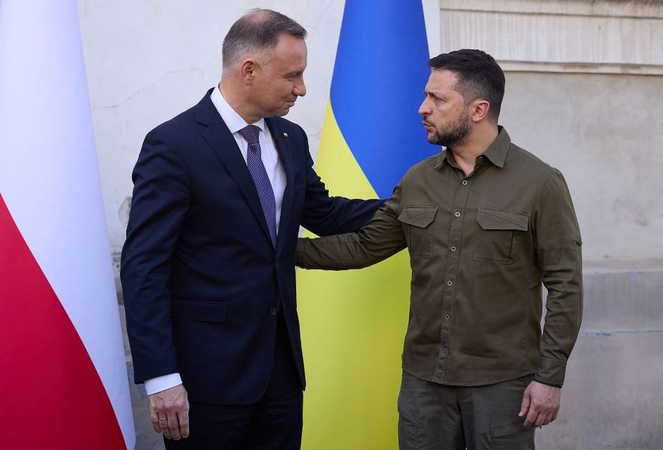 M. Morawieckis: Lenkija nebeteikia ginklų Ukrainai ir ginkluojasi pati
