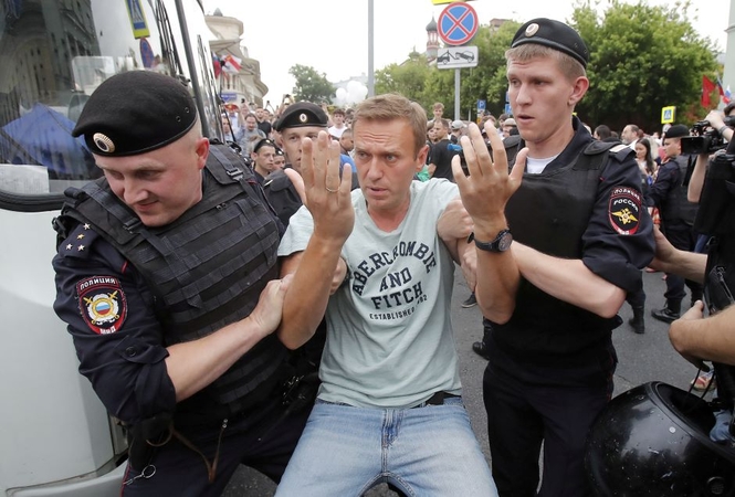 Protestai, apnuodijimas, kalėjimas: rusų opozicijos lyderio A. Navalno gyvenimas ir mirtis