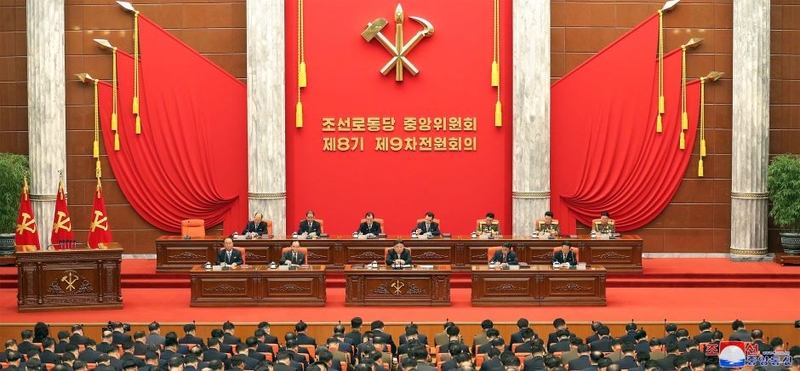 Kim Jong Unas dalyvauja svarbiame Šiaurės Korėjos Darbininkų partijos susitikime