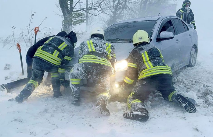 Ukrainoje, Rusijoje ir Moldovoje siautusi audra nusinešė mažiausiai aštuoniolika gyvybių