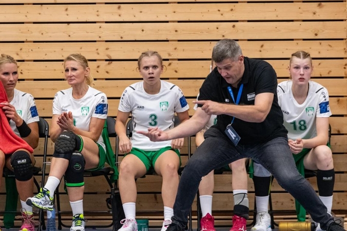 Azartas: „Žalgirio“ rankininkių strategas M. Astrauskas emocingai reagavo į tai, kas vyko per mačą Belgijos vicečempionių aikštėje.