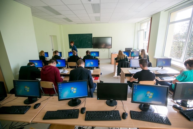 Vaizdas: jei būtų vertinami tik didžiųjų miestų lietuviškų mokyklų rezultatai, būtume ne tarp vidutiniokų – lenktume EBPO šalių vidurkį. Tačiau švietimo ir socialiniai skirtumai išlieka didžiuliai.
