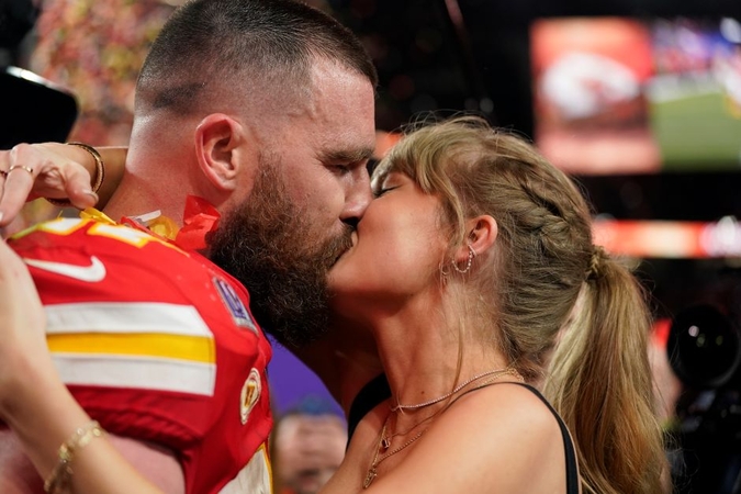 „Super Bowl“ tapo žiūrimiausia JAV televizijos transliacija: žiūrovus pritraukė ne tik rungtynės