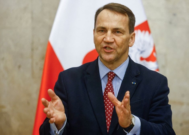 R. Sikorskis.