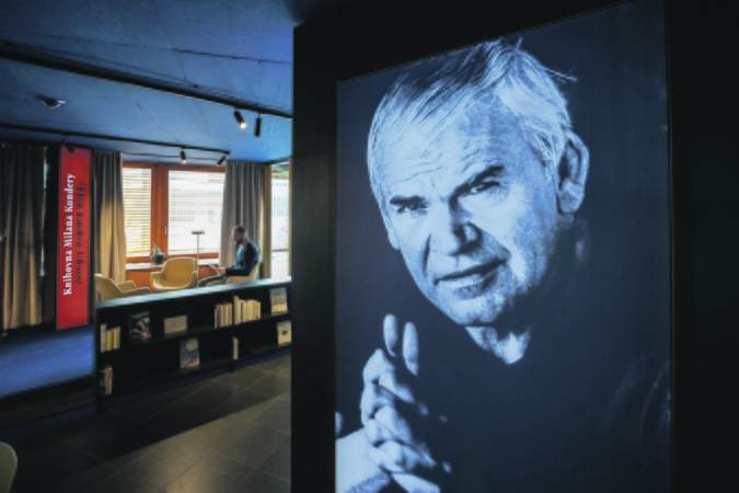 Kelerius metus M. Kundera dirbo džiazo muzikantu. Rašytojas kadaise svarstė apie muzikinę karjerą, tačiau jo pomėgiai vis labiau krypo į literatūrą.