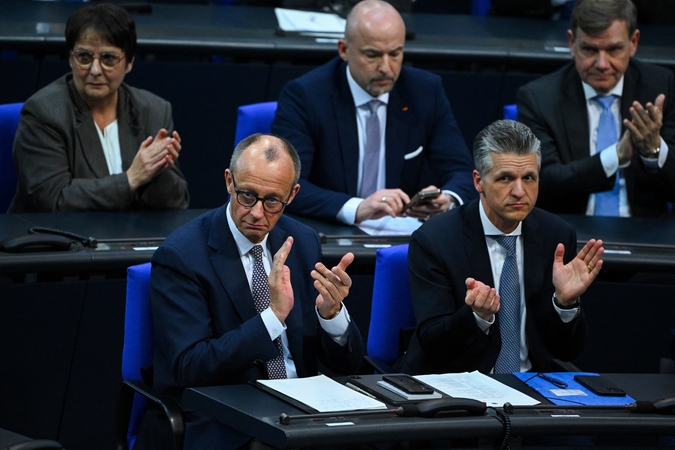 Vokietijos parlamentarai patvirtino didžiulį išlaidų gynybai ir infrastruktūrai paketą