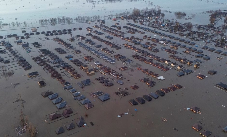 Potvynių siaubiamoje Rusijoje upių vanduo toliau kyla