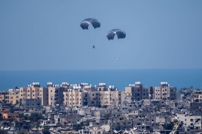 „Hamas“ ragina nebeskraidinti pagalbos į Gazos Ruožą ir atidaryti daugiau sausumos punktų