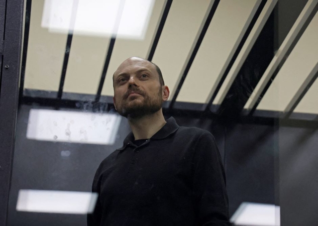 Didžioji Britanija ragina Rusiją nedelsiant paleisti iš kalėjimo Kremliaus kritiką V. Kara-Murzą