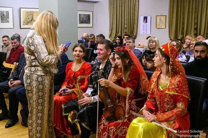 Žavu: Tautinių kultūrų centre šurmuliavo azerbaidžaniečių renginys, kuriame dalyvavo ir įvairių Klaipėdos diasporų atstovai.