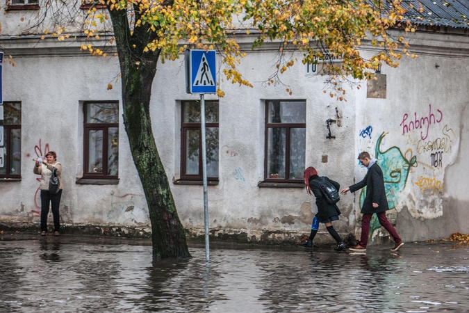 Užtvindytas Kaunas: gatvėse sutriko eismas, apsemti namai