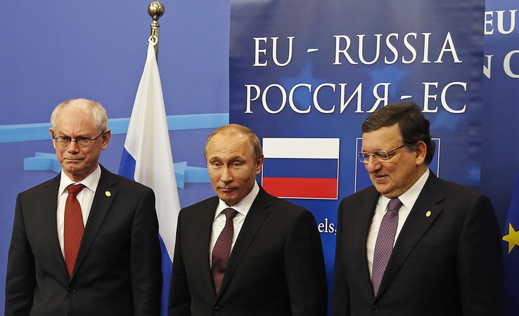 V.Putinas (viduryje) Briuselyje susitiko su H.Van Rompuy (kairėje) ir Jose Manueliu Barroso.